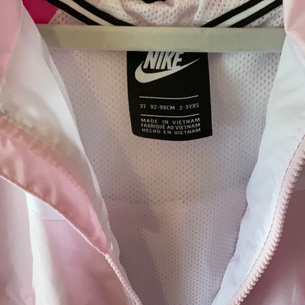 Nike Pink Raincoat Lightweight Hooded Design - Picture 2 of 4